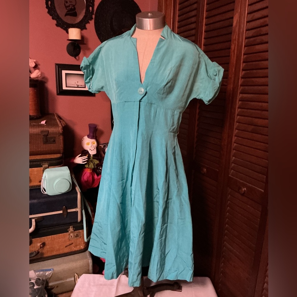 Vintage Teal Midi Dress with Button Accent